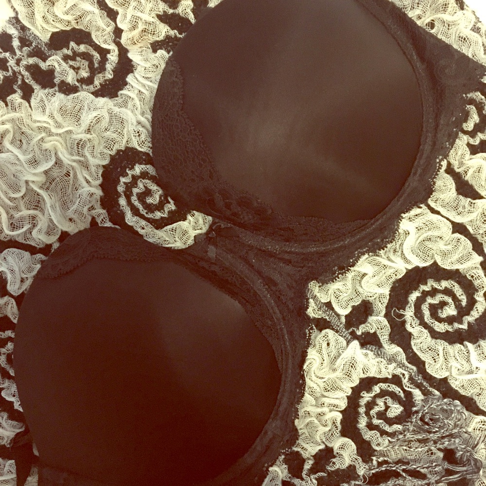 Victoria Secret Convertible strap bra 36DD.